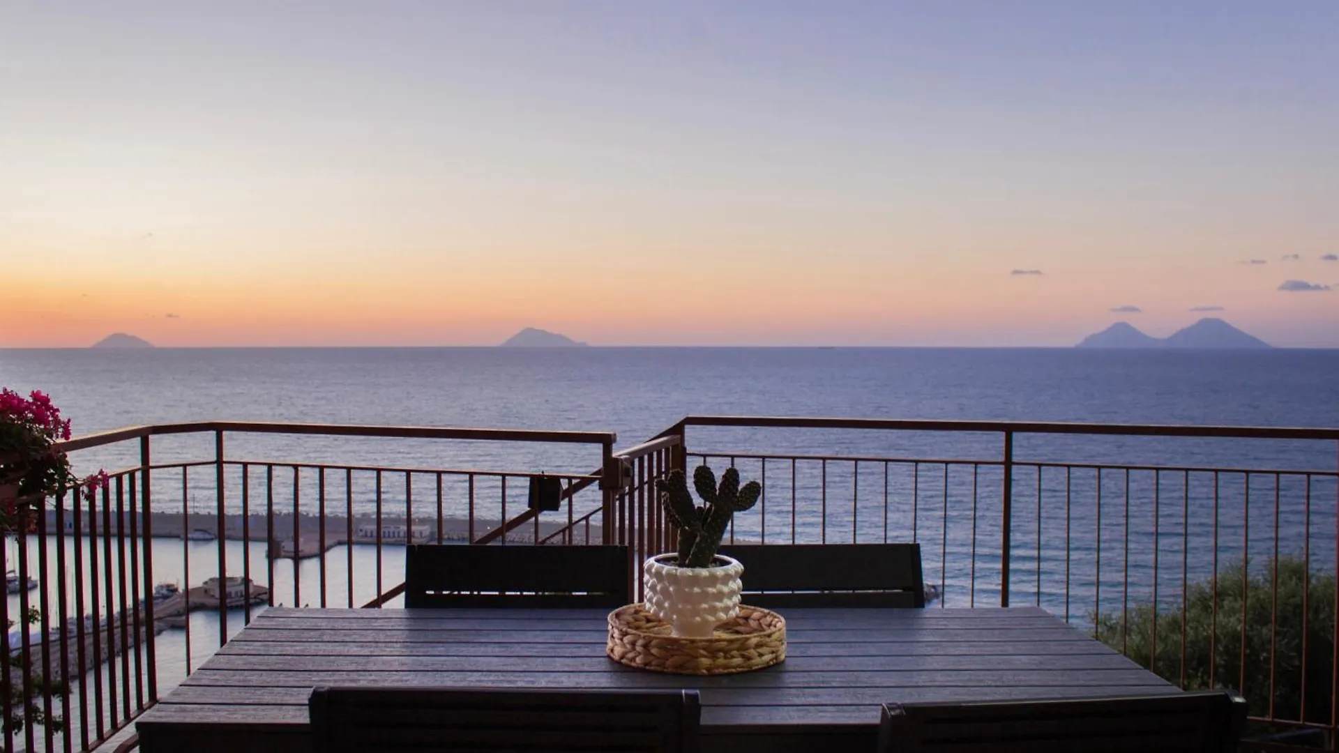 Casa vacanze Villa Casa con Terrazza e Vista Mozzafiato Capo dʼOrlando Italia