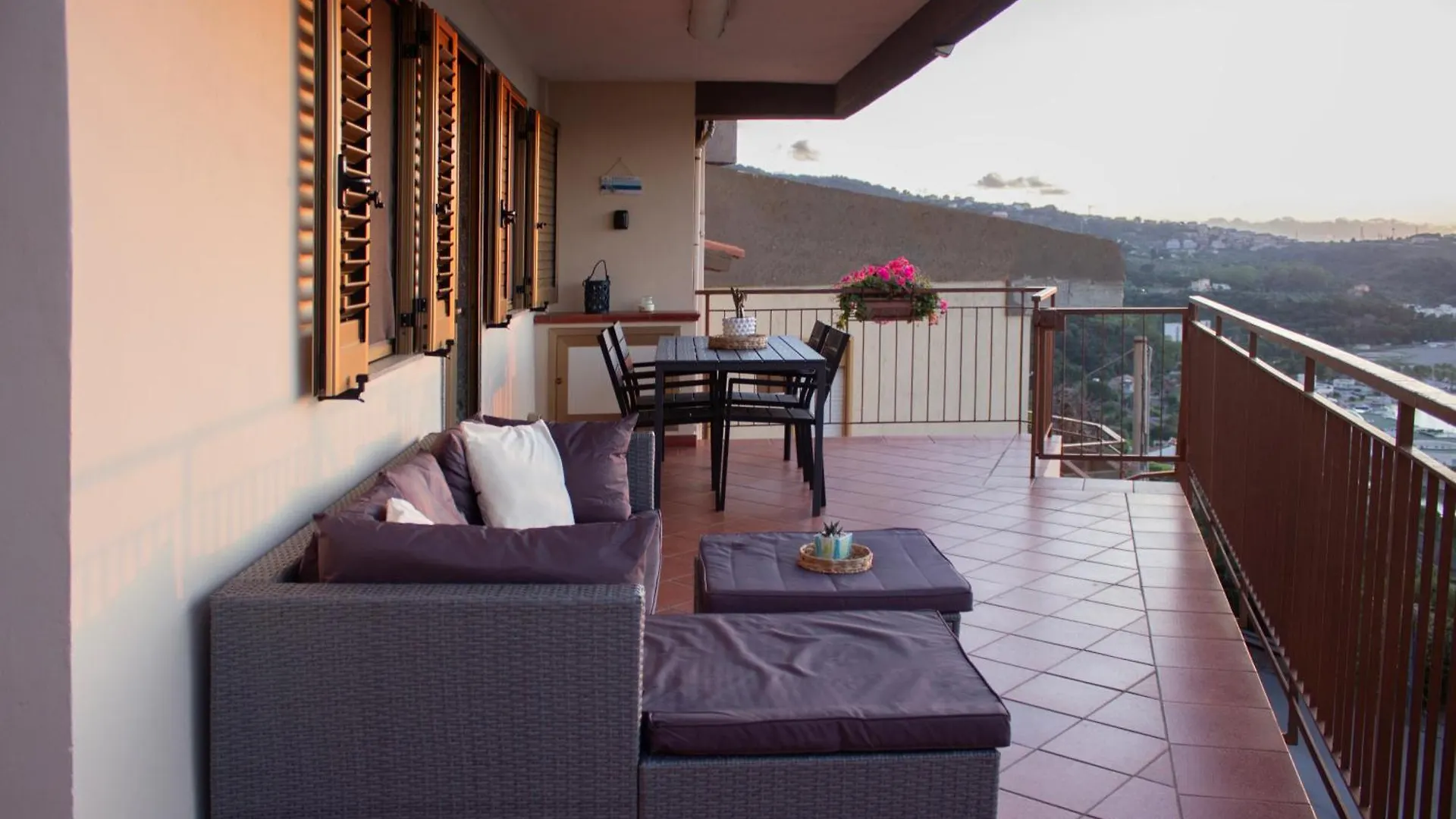 Villa Casa con Terrazza e Vista Mozzafiato Capo dʼOrlando