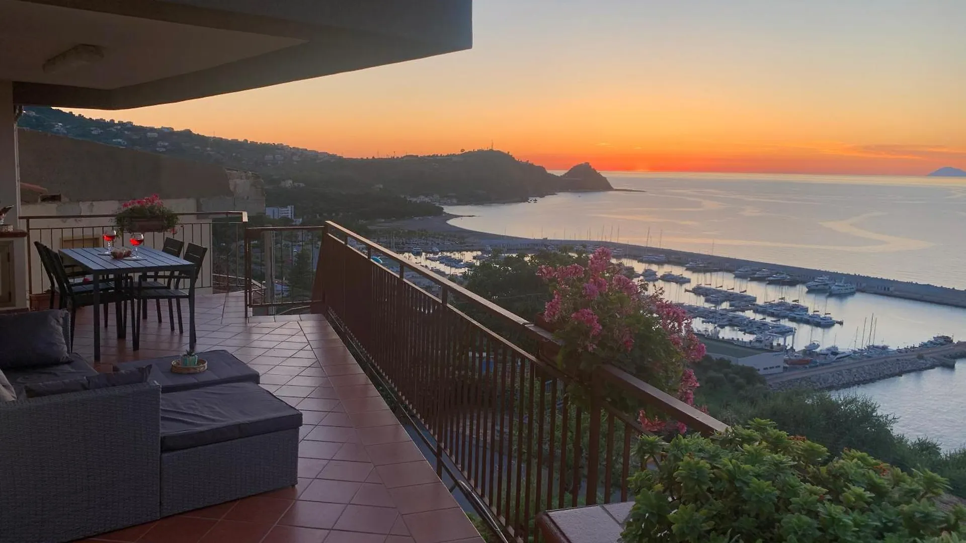 Casa vacanze Villa Casa con Terrazza e Vista Mozzafiato Capo dʼOrlando