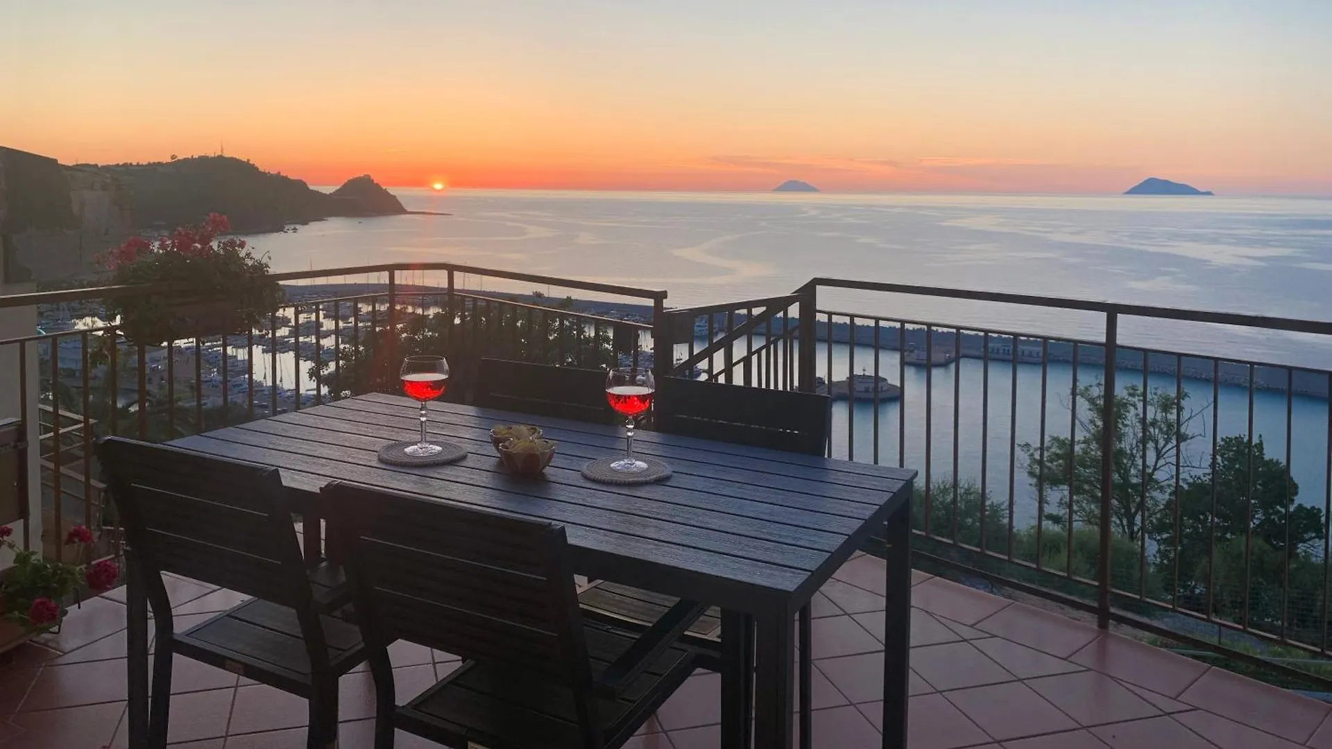 Villa Casa con Terrazza e Vista Mozzafiato Capo dʼOrlando Italia