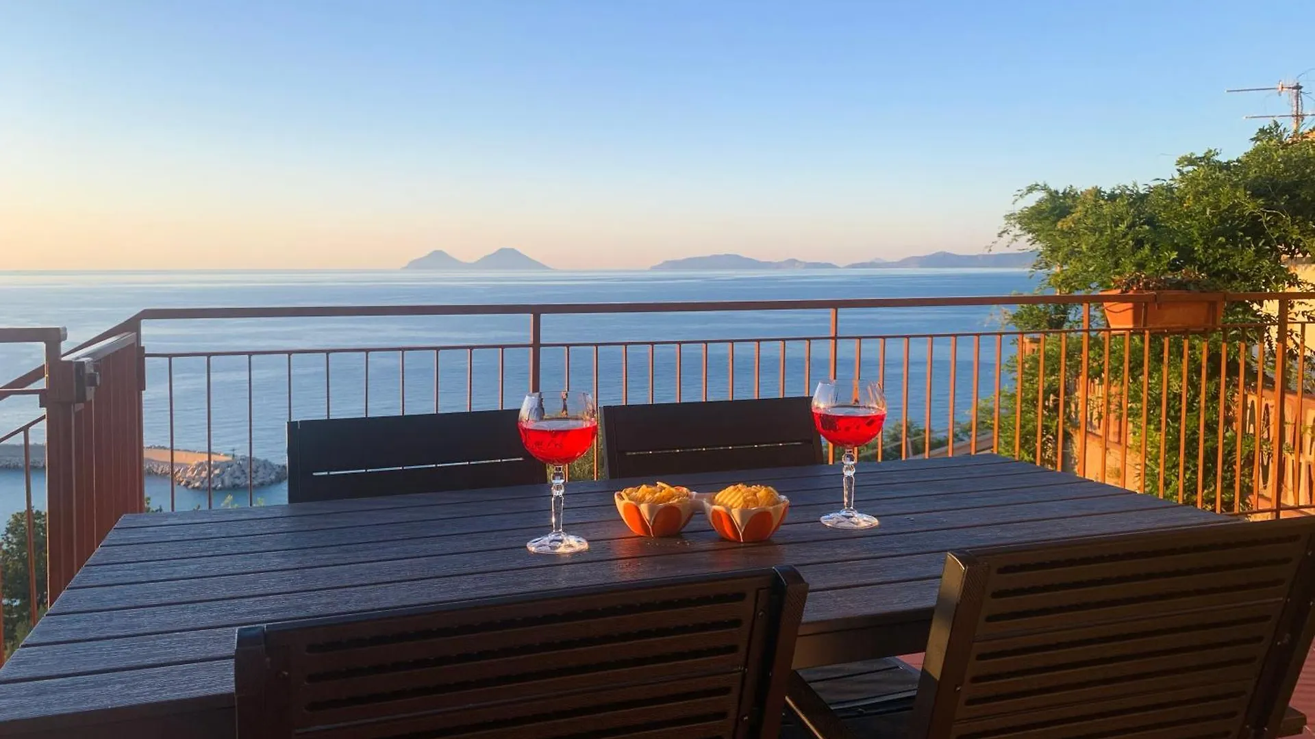 Villa Casa con Terrazza e Vista Mozzafiato Capo dʼOrlando 0*,  Italia