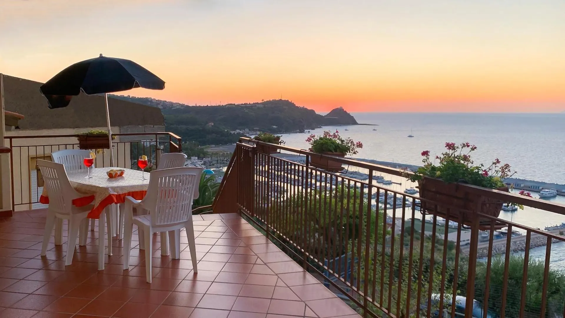 Villa Casa con Terrazza e Vista Mozzafiato Capo dʼOrlando